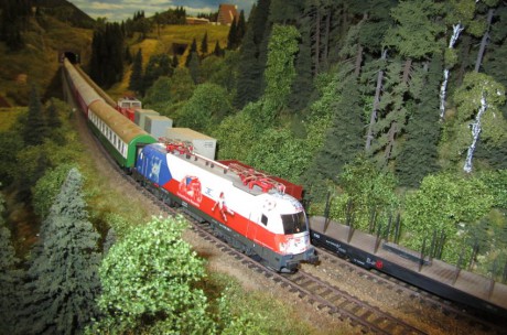 013 Taurus 1216 226-1 rakouských ÖBB s českým reklamním nátěrem