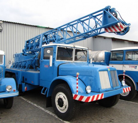 008 Tatra T 111 autojeřáb